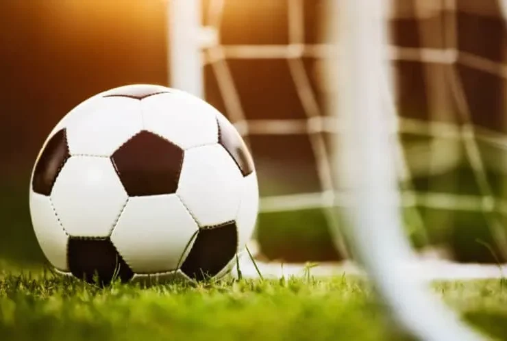 qual a circunferência de uma bola de futebol