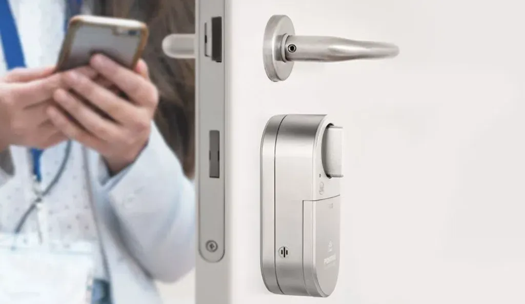 1654119484_217_3-minCasaconnectedPositivo-launches-smart-lock-designed-for-the-door-of