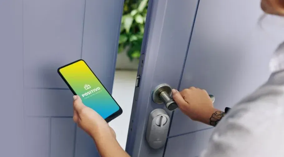 3-minCasaconnectedPositivo-launches-smart-lock-designed-for-the-door-of