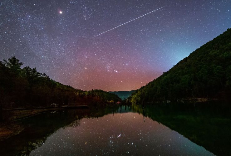 NASA-Spotlight-Meteor-streaks-across-the-sky-over-Blue-Moon