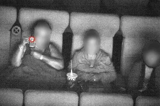 Tem cameras no cinema Para afastar os criminosos