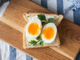 Há uma maneira melhor de reaquecer seu ovo cozido