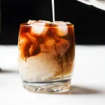 Você deve aromatizar seu café com extratos em vez de xaropes