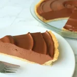 A melhor torta de manteiga de amendoim com chocolate é feita com tofu