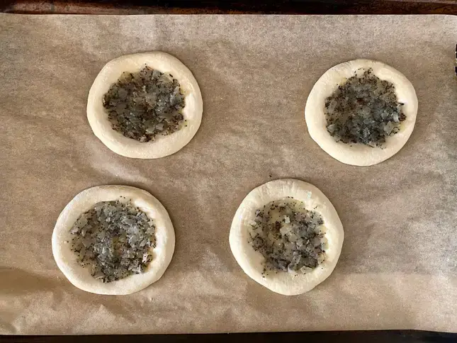 Esses bialys são deliciosos a qualquer hora, recém-saídos