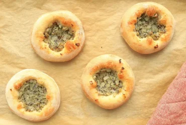 Faça Bialys caseiro com massa de pizza embalada 4 Faça Bialys caseiro com massa de pizza embalada