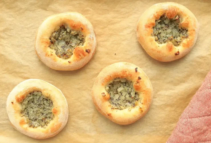 Faça Bialys caseiro com massa de pizza embalada