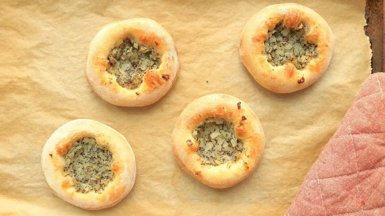 Faça Bialys caseiro com massa de pizza embalada