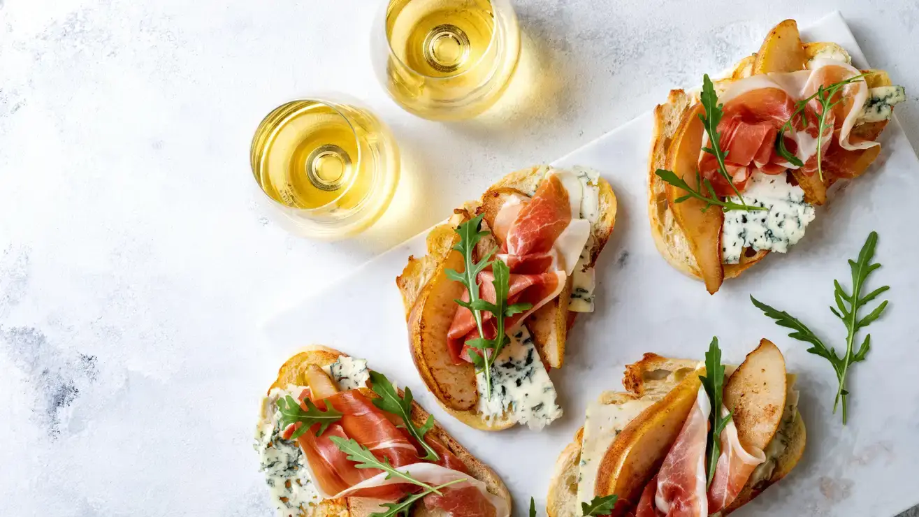 Faça melhores sanduíches, torradas e crostini com uma rápida esfregação de alho