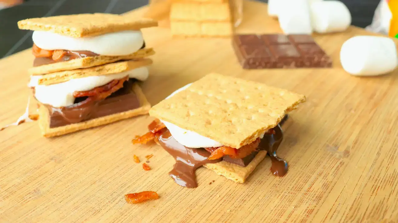 Seus S'mores estão implorando por bacon