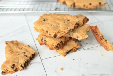 Faça biscoitos quebradiços e crocantes (de propósito) com manteiga derretida 10 biscoitos com manteiga derretida