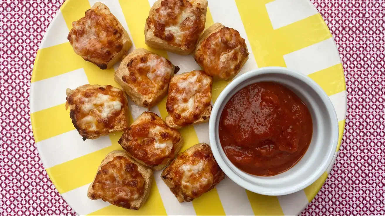 rolos de pizza de tofu folhado