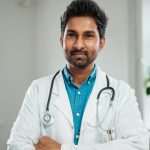 sonhar com médico indiano