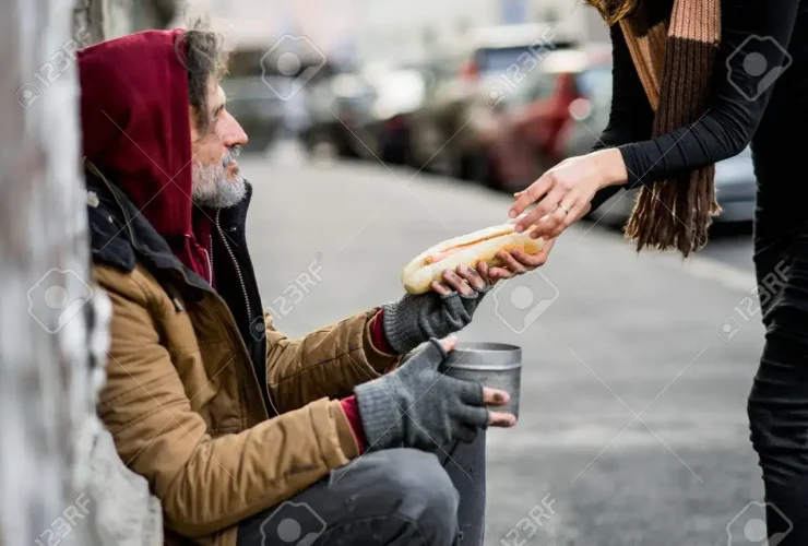 sonhar com mendigo pedindo comida