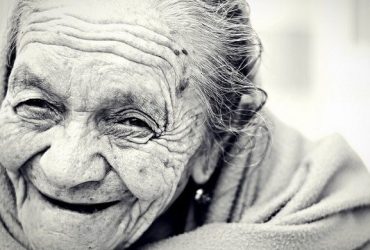 O que significa sonhar com uma velha e uma velhinha? 5 sonhar com uma velha e uma velhinha