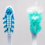 Com que frequência você deve substituir sua escova de dentes
