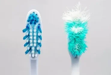 Com que frequência você deve substituir sua escova de dentes