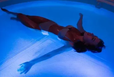 Por que você pode gostar de flutuar em um tanque de privação sensorial