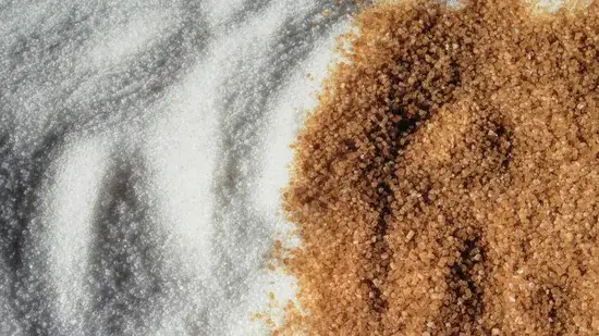 Qual é a diferença entre açúcar branco e açúcar mascavo