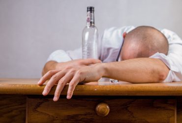 O que significa sonhar com bêbado? 4 Sonhar que o alcoólatra