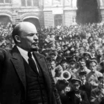 Vladimir Lenin levou a Rússia do governo Romanov à URSS