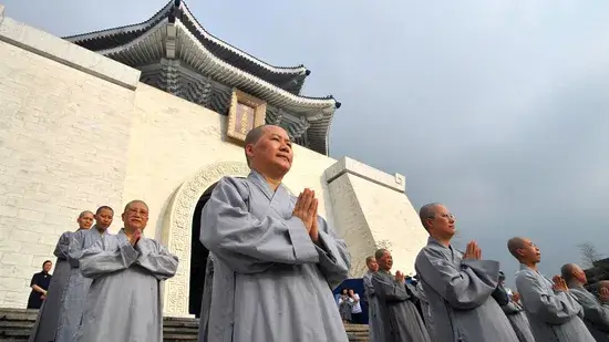 as freiras estão se tornando membros iguais da comunidade budista