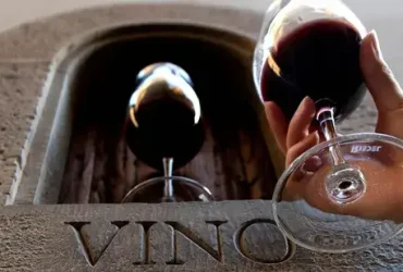 Janelas de vinho toscanas: vestígios encantadores do antigo distanciamento social 6 Janelas de vinho toscanas