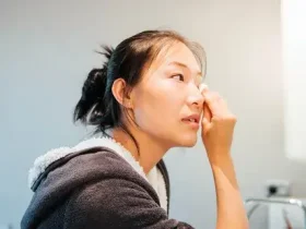 O que é água micelar e você deve experimentá-la? 2 água micelar