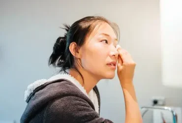 O que é água micelar e você deve experimentá-la? 2 água micelar