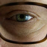 Oculos rosto masculino