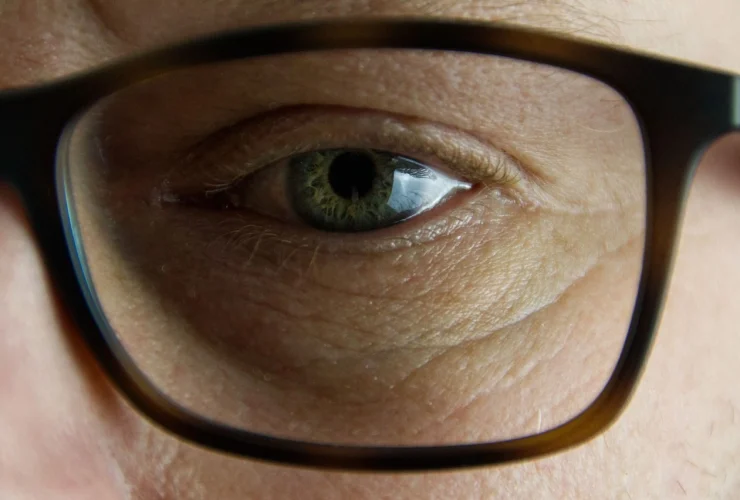 Oculos rosto masculino