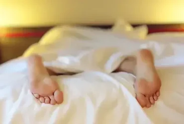 Qual é a posição mais saudável para dormir? 4 posição mais saudável para dormir