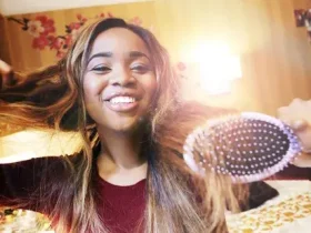 Com que frequência você deve substituir sua escova de cabelo? 10 substituir sua escova de cabelo