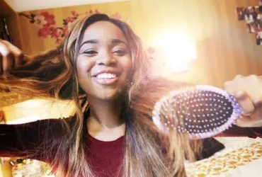 Com que frequência você deve substituir sua escova de cabelo? 10 substituir sua escova de cabelo
