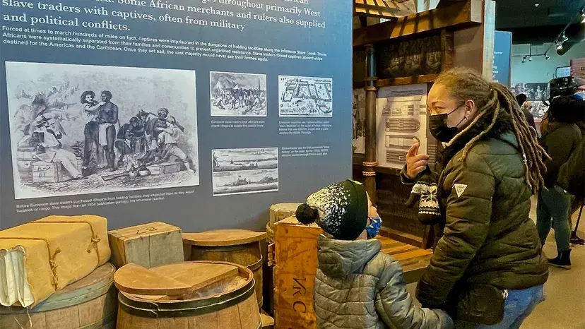 Os pais muitas vezes levam seus filhos ao museu 