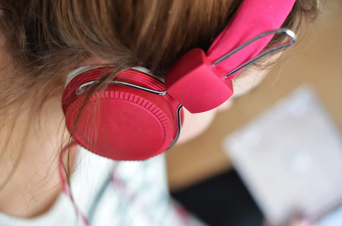 A importância dos fones antirruído para pessoas neurodivergentes