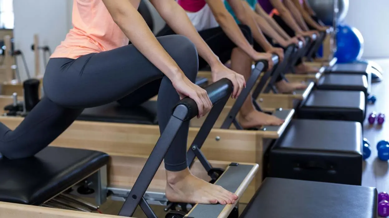 e Mat e Reformer Pilates