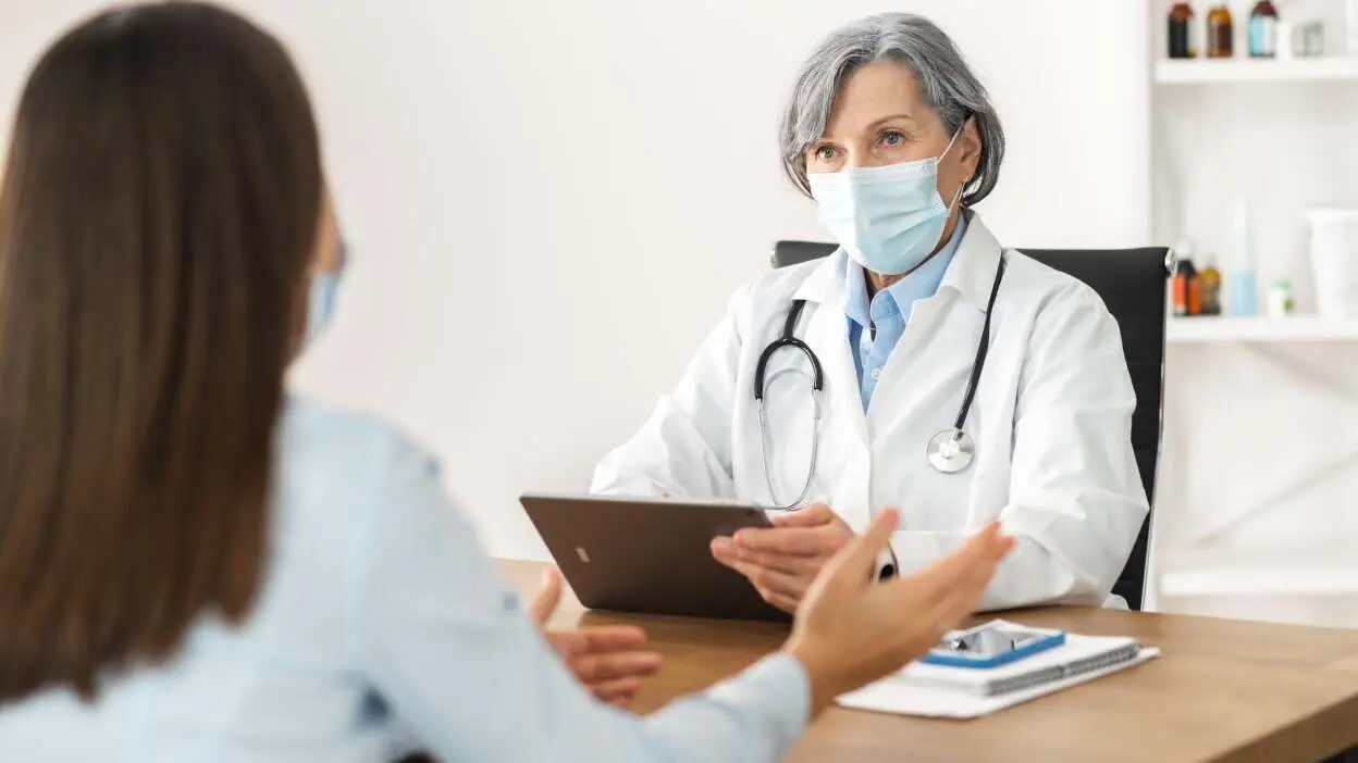 médico