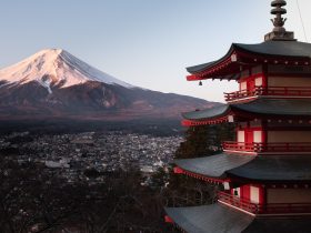 7 países para conhecer numa viagem pela Ásia 9 red chureito pagoda japan with mount fuji 1