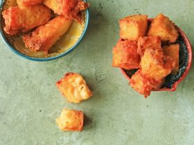 Faça estes preguiçosos pedaços de macarrão com queijo fritos na AirFry 1 queijo fritos na AirFry
