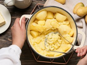 Cozinhe suas batatas no vapor para obter um purê de batatas mais rápido 8 Cozinhe suas batatas no vapor