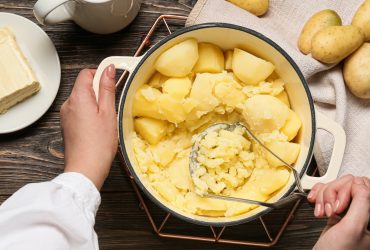 Cozinhe suas batatas no vapor para obter um purê de batatas mais rápido 5 Cozinhe suas batatas no vapor