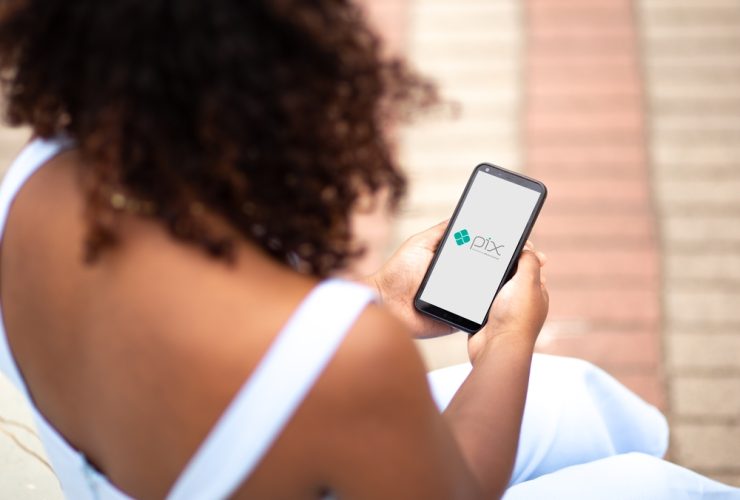 Imagem destacada do artigo sobre as novidades da atualização do WhatsApp, abordando melhorias em recursos diários, privacidade e funcionalidades modernas para 2024.