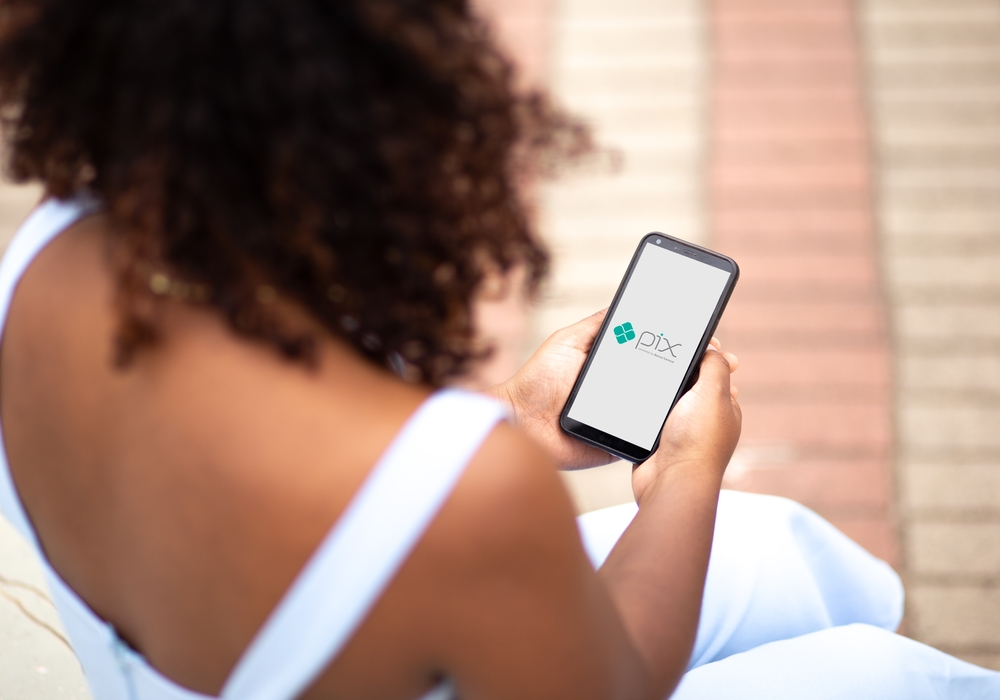 Imagem destacada do artigo sobre as novidades da atualização do WhatsApp, abordando melhorias em recursos diários, privacidade e funcionalidades modernas para 2024.